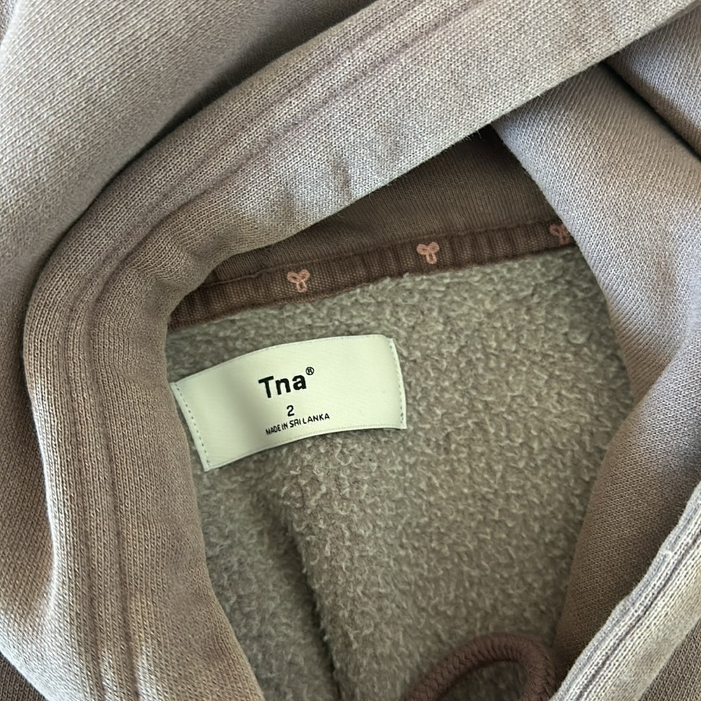💜Aritzia TNA Cropped Hoodie - Picture 6 of 6